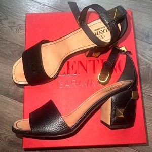 Valentino Garavani Selleria 42 Roman Stud Quilted Leather Sandals Size 8.5